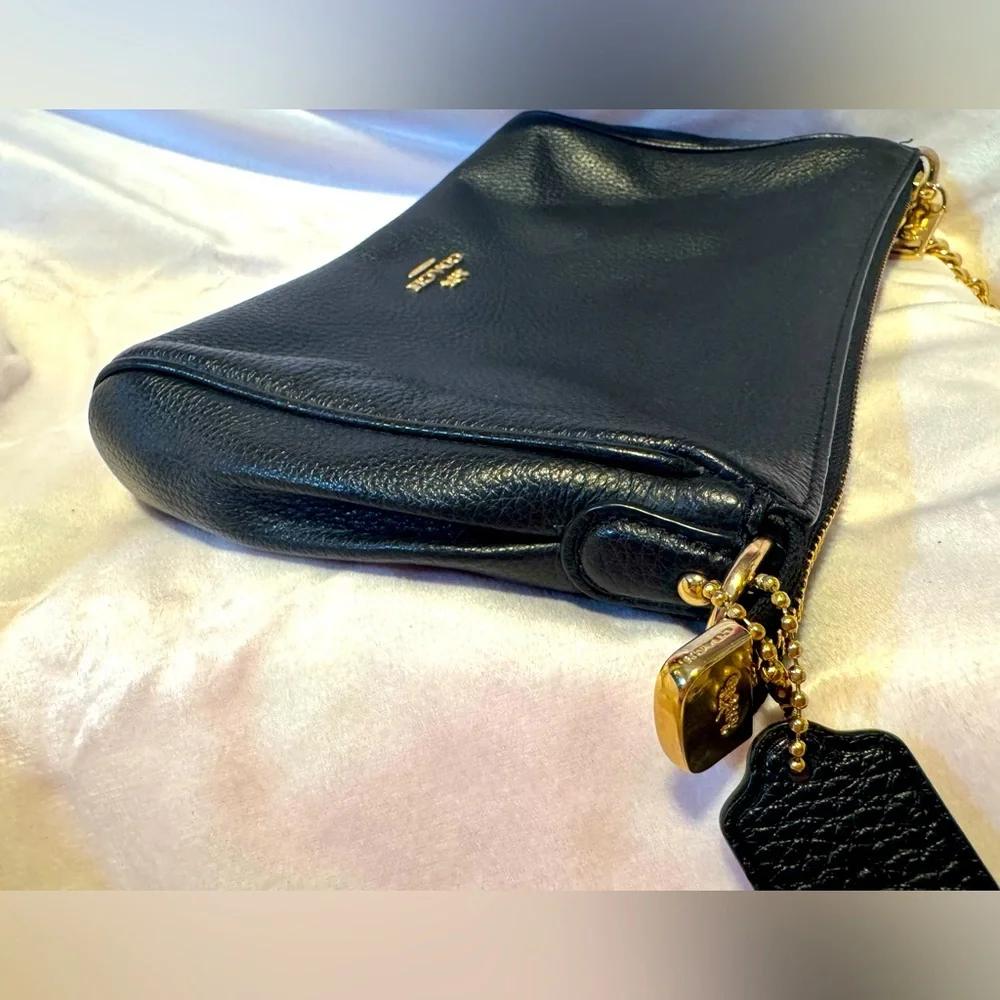 Coach Chain 2 Way Bag- wristlet and shoulder bag - Picture 10 of 10